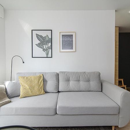Modern Apartment Next To Ozas Park By Urban Rent Vilnius Exterior photo